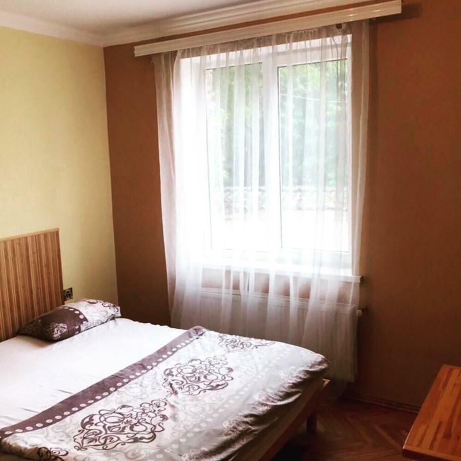Like Hostel Tsjernivsi Buitenkant foto