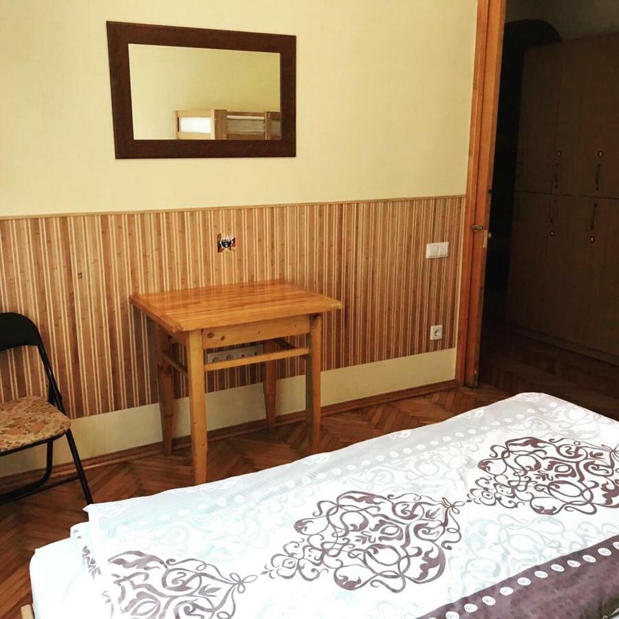 Like Hostel Tsjernivsi Buitenkant foto